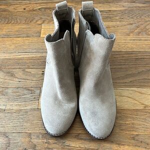 Womens’ Crown Vintage Suede Ankle Boots Size 7